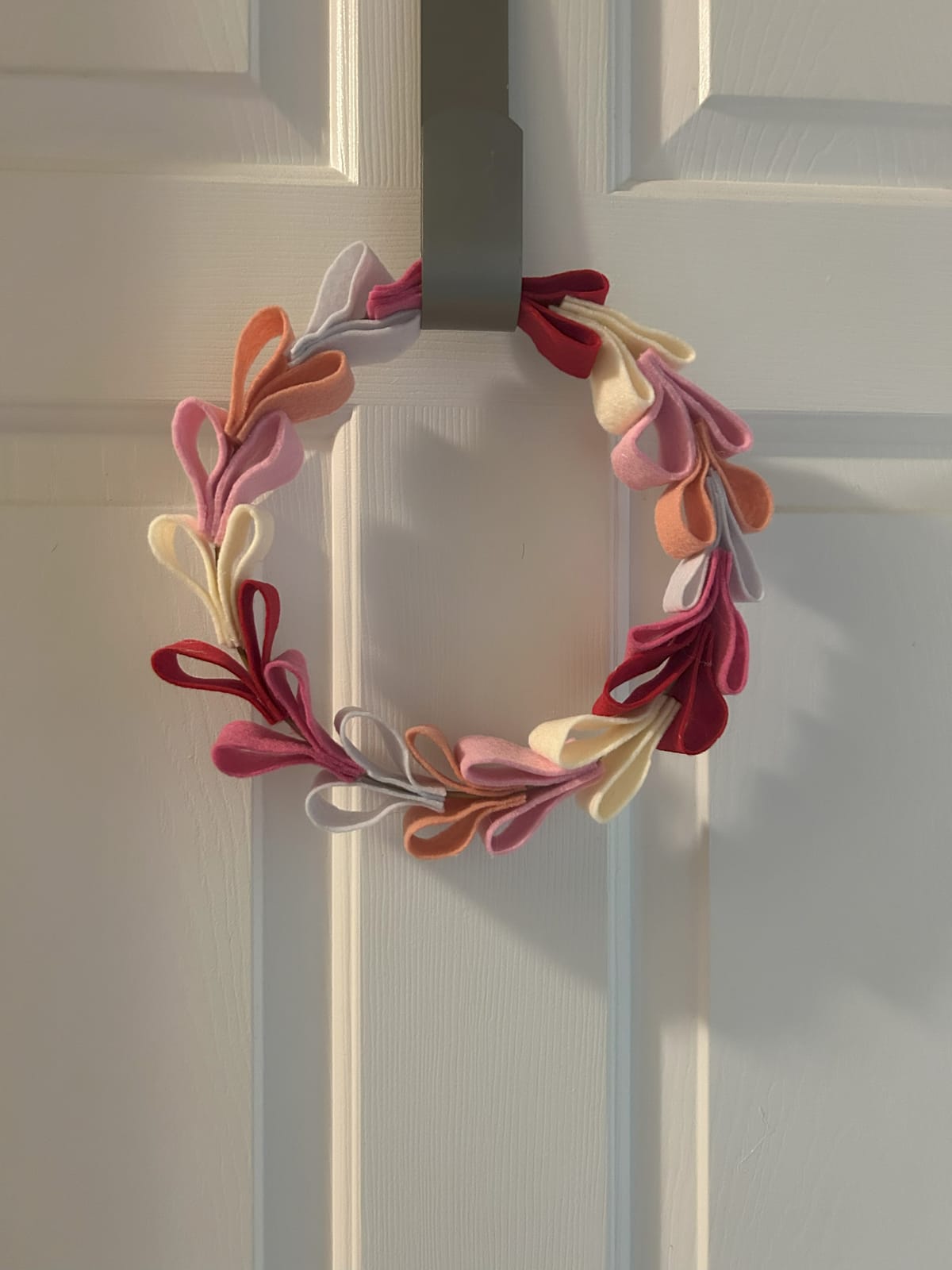 DIY felt heart wreath